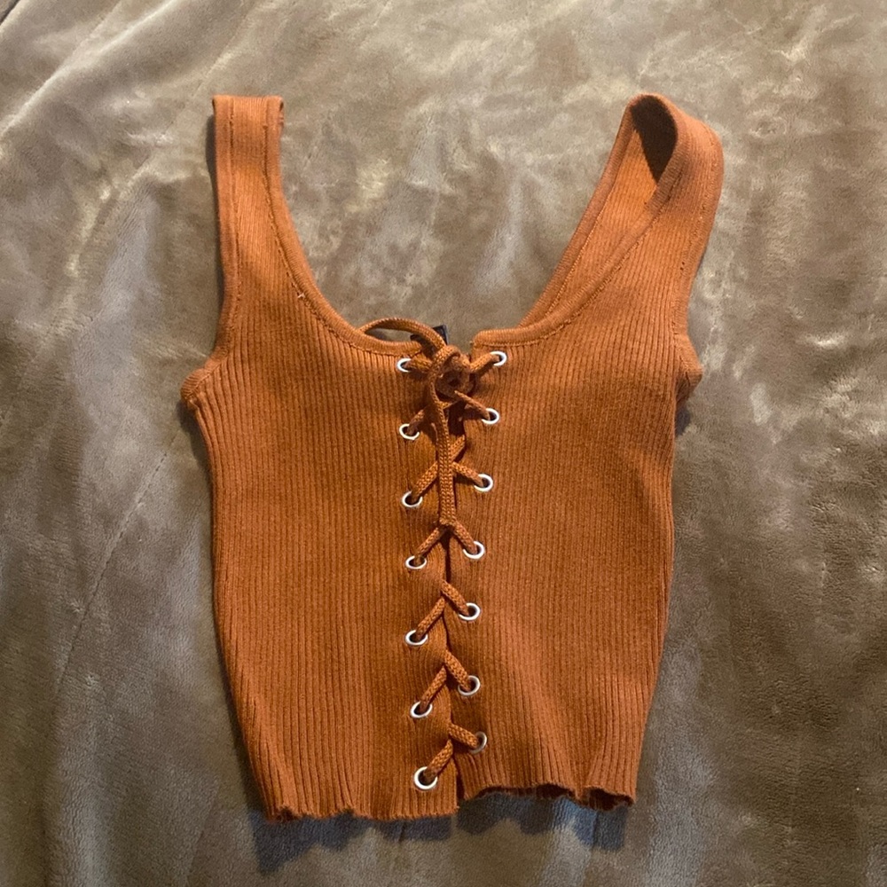 Rust colored Cropped T-shirt. Size XS